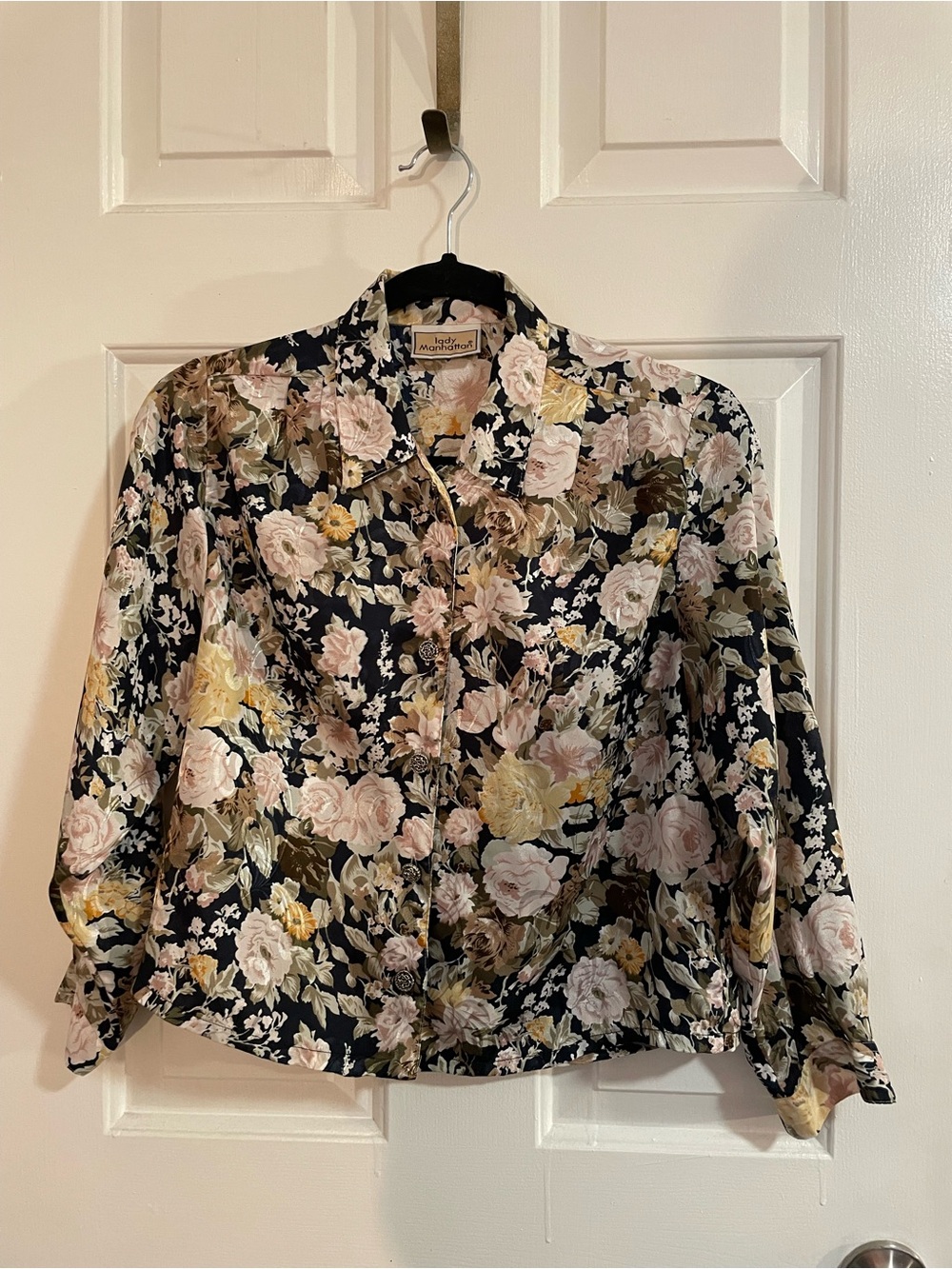 Cropped Floral Button-Down Blouse in Black and Blush